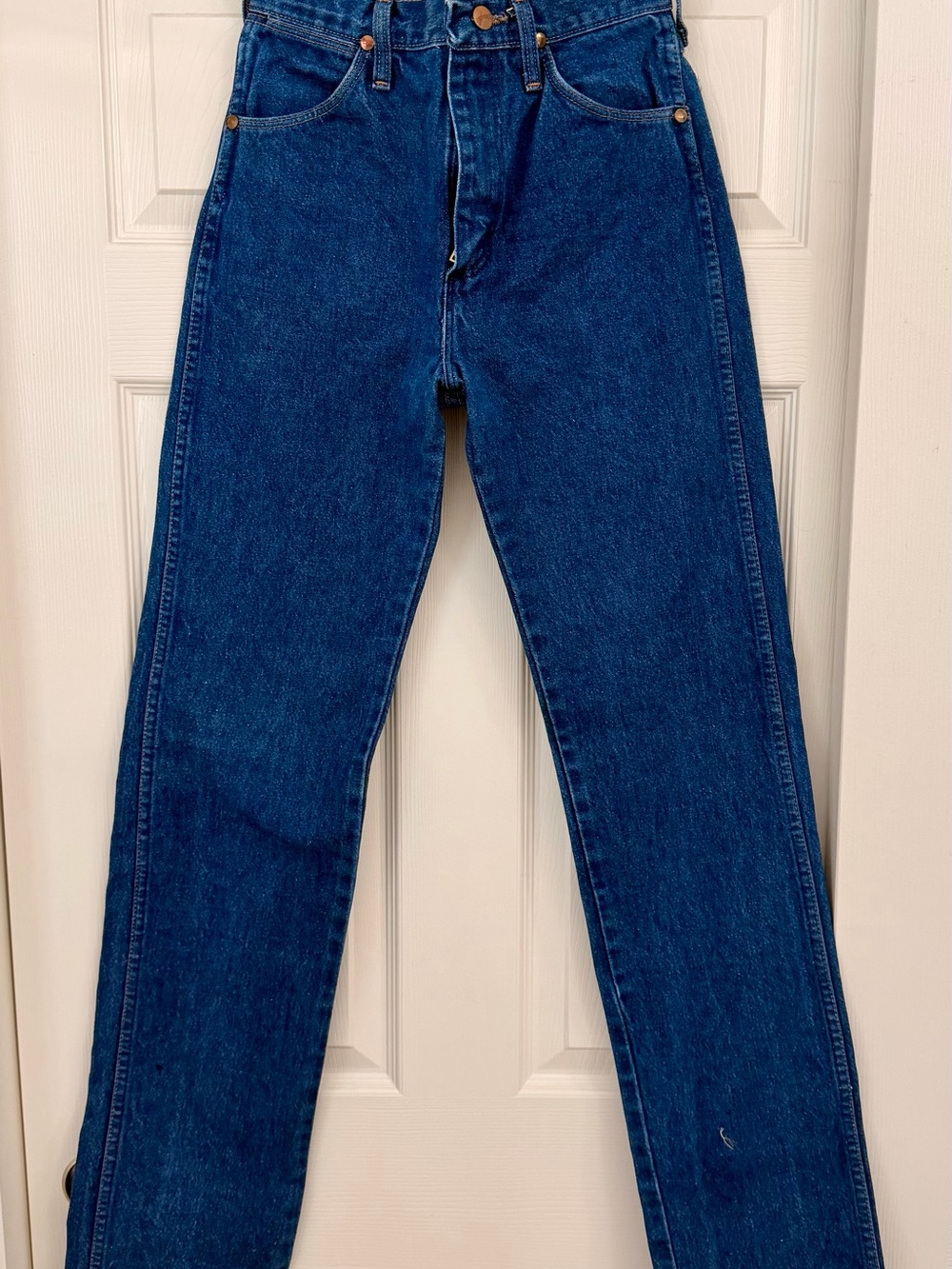Wrangler woman’s  Straight-Leg Jeans in Deep Blue Denim